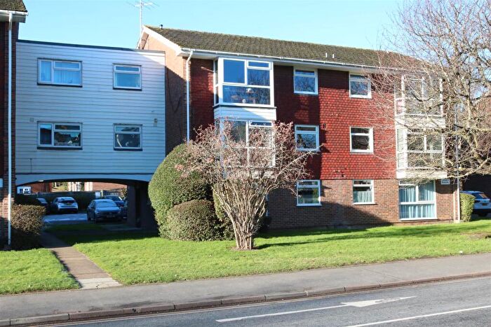 2 Bedroom Apartment For Sale In Copperfield Court, Leatherhead, KT22