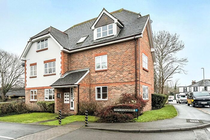 2 Bedroom Flat To Rent In Capstans Wharf, Woking, GU21