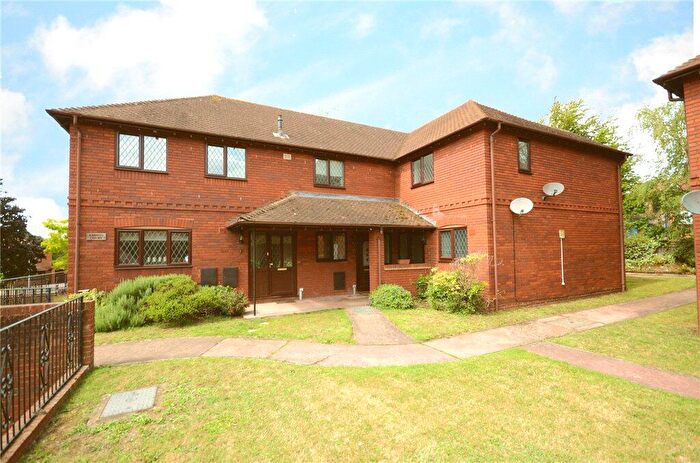 2 Bedroom Flat To Rent In Lych Gate Close, Sandhurst, Berkshire, GU47