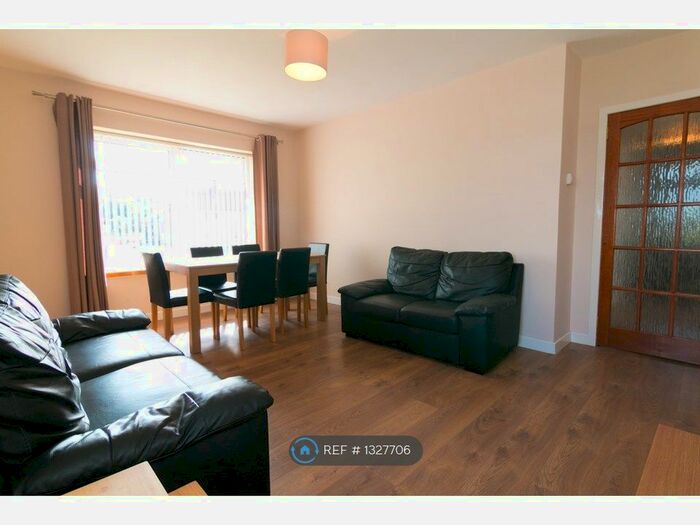 2 Bedroom Flat To Rent In Cairngorm Gardens, Aberdeen AB12
