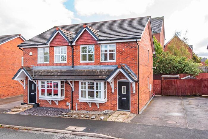 3 Bedroom Semi-Detached House For Sale In Cleaveland Road, Leyland, PR25