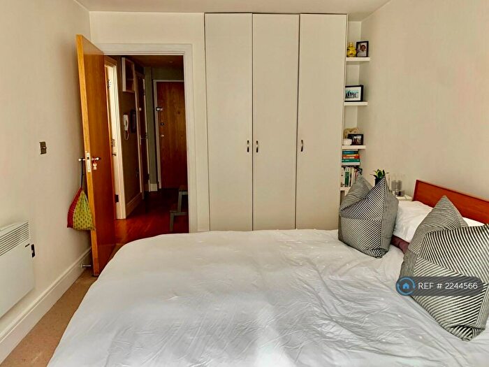 1 Bedroom Flat To Rent In Peckham Grove, London, SE15