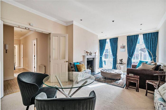 2 Bedroom Flat To Rent In Holloway Drive, Virginia Water, GU25