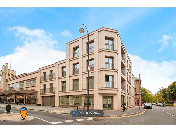 2 Bedroom Flat To Rent In Charleston House, Uxbridge, UB8