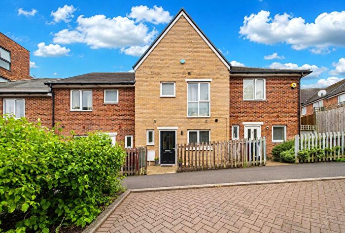 3 Bedroom Terraced House For Sale In Leven Street, Reading, Berkshire, RG30