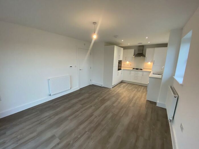 2 Bedroom Flat To Rent In Aspen Drive, Bristol, BS10