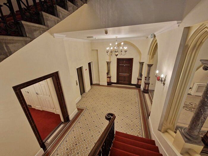 2 Bedroom Apartment To Rent In Chigwell, IG8