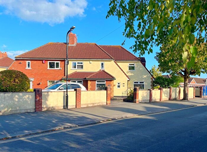 4 Bedroom Semi-Detached House For Sale In Queenshill Road, Bristol, BS4