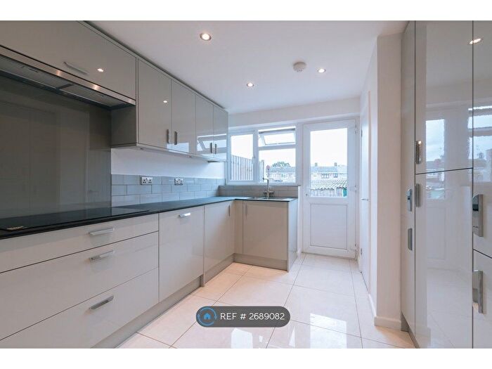 3 Bedroom Terraced House To Rent In Beehive Lane, Basildon, SS14