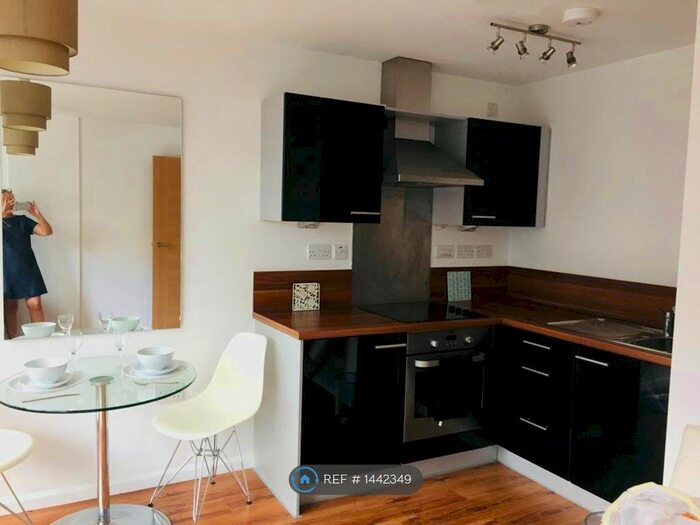 1 Bedroom Flat To Rent In Mann Island, Liverpool, L3