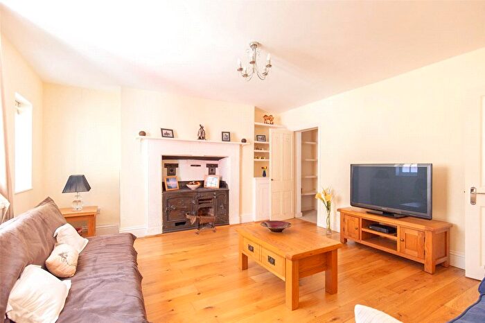 2 Bedroom Maisonette To Rent In Southleigh Road, Clifton, Bristol, BS8