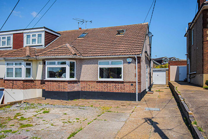 3 Bedroom Semi Detached House For Sale In Upway, Rayleigh, SS6