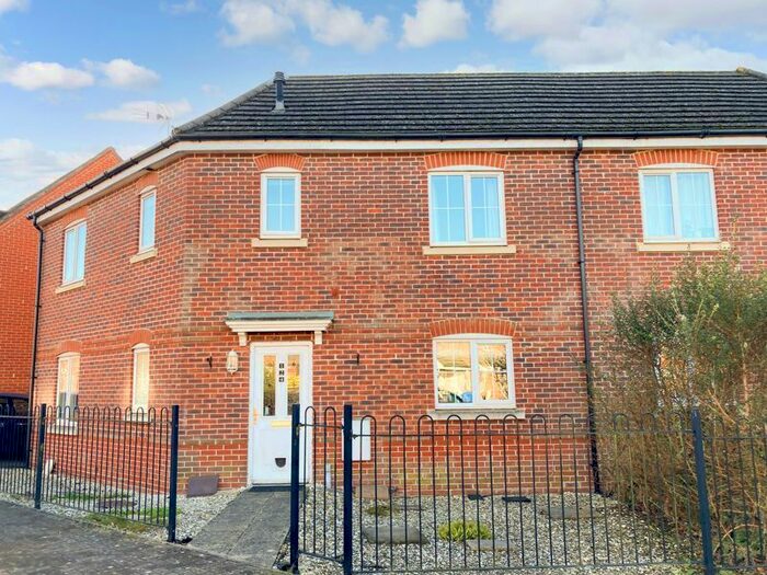 3 Bedroom Semi-Detached House To Rent In Woodland Walk, Aldershot GU12