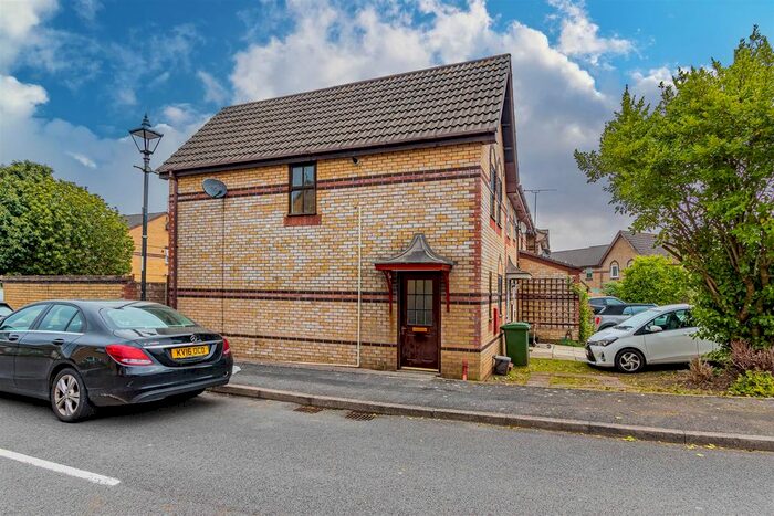 2 Bedroom Property To Rent In Blaise Place, City Gardens, Cardiff, CF11