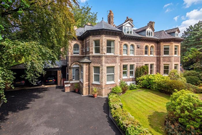 2 Bedroom Flat For Sale In Parkfield Road, Altrincham, WA14