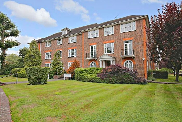2 Bedroom Flat To Rent In Greenhill Court, Northwood, HA6