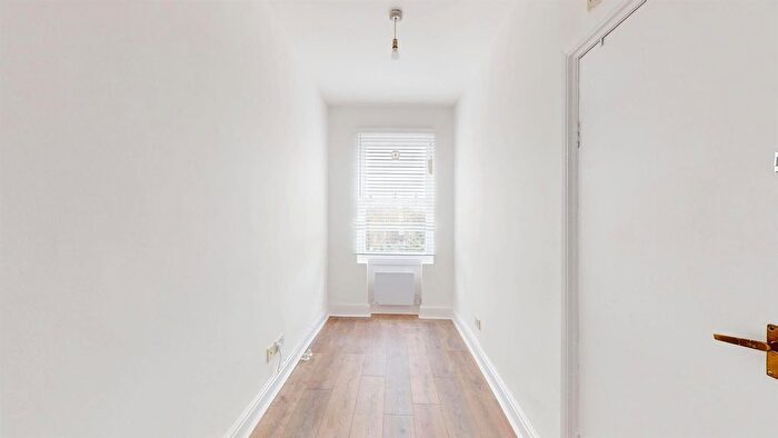 1 Bedroom Flat To Rent In West Cromwell Road, London, SW5