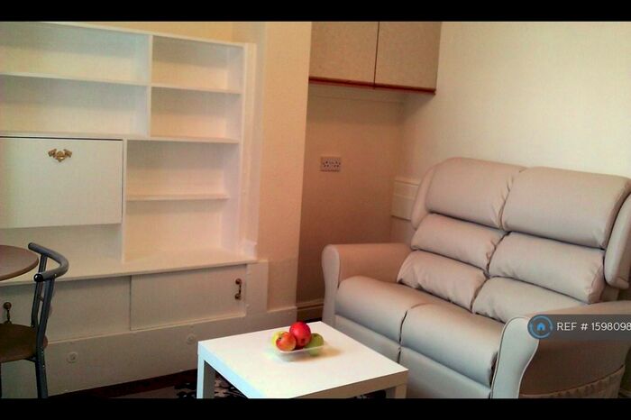 1 Bedroom Flat To Rent In Levenshulme, Manchester, M19