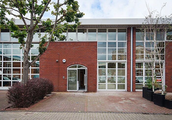 2 Bedroom Flat To Rent In The Loft House, Fulham, SW6