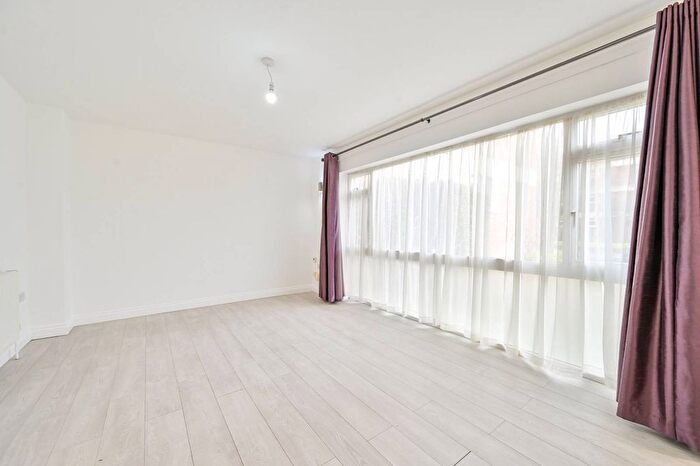 2 Bedroom Flat For Sale In Langham Gardens, Ealing, London, W13