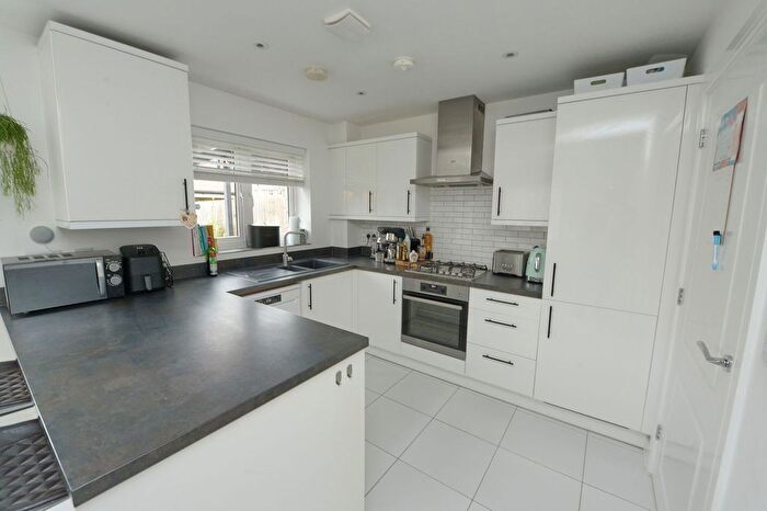 3 Bedroom Semi-Detached House For Sale In Yeomans Lane, Blackwater, Camberley, GU17