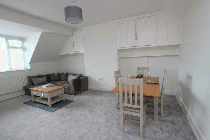 1 Bedroom Apartment To Rent In Cavendish Crescent South, NG7