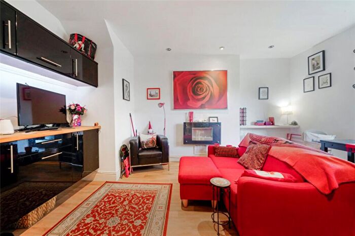 1 Bedroom Apartment For Sale In Camden Road, London, N7