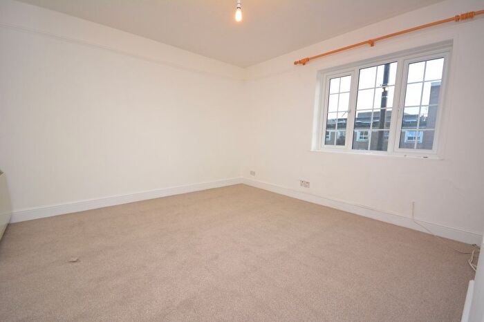 1 Bedroom Flat To Rent In Duke Street, CM1