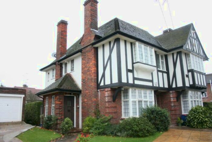 1 Bedroom Flat To Rent In Ossulton Way, Hampstead Garden Suburb, N2