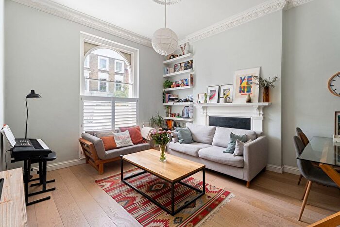 2 Bedroom Flat For Sale In Stanlake Road, London, W12