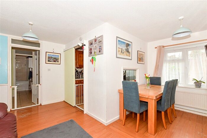 1 Bedroom Maisonette For Sale In Hyperion Court, Bewbush, Crawley, West Sussex, RH11