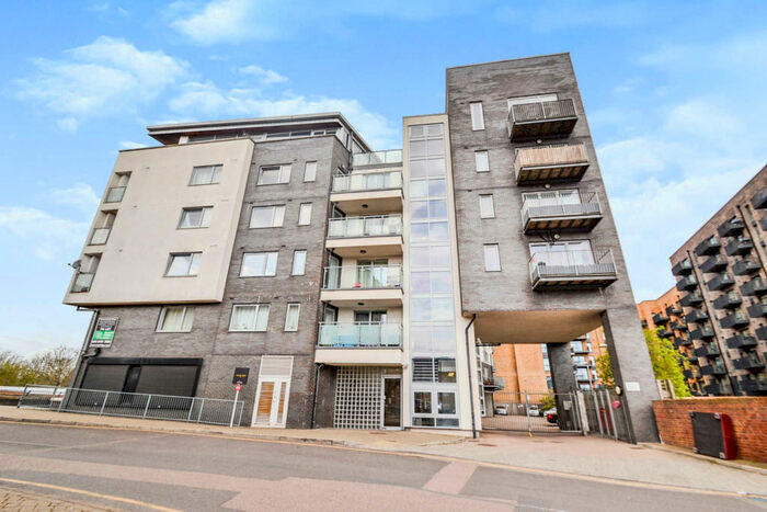 1 Bedroom Flat To Rent In Benedicts Wharf, IG11