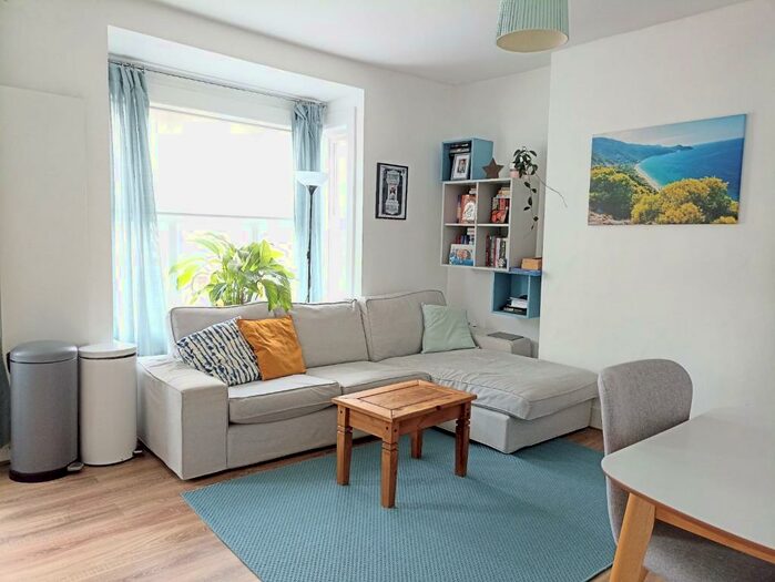 2 Bedroom Maisonette To Rent In First Avenue, Bush Hill Park, Enfield, EN1