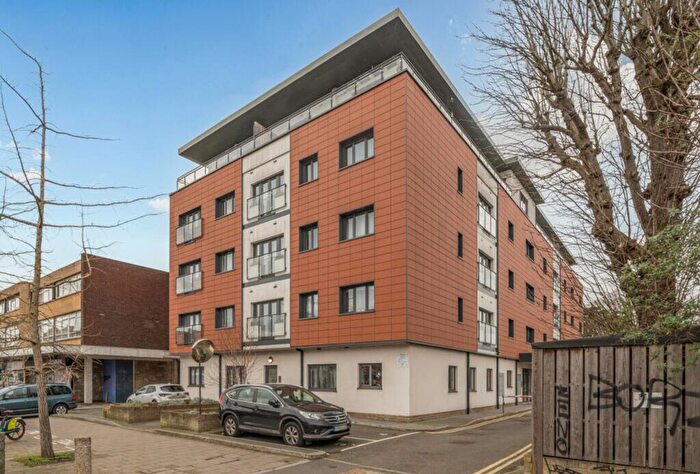 1 Bedroom Flat For Sale In London Road, Mitcham, CR4