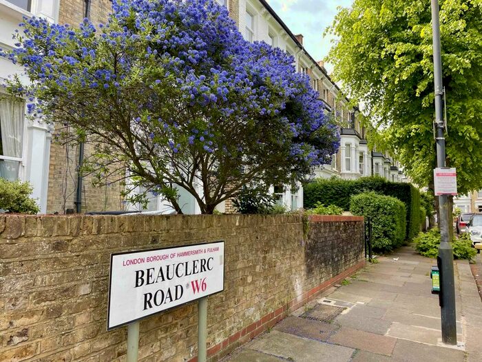 1 Bedroom Studio To Rent In Beauclerc Road, Hammersmith, W6