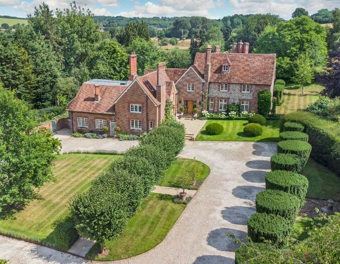 7 Bedroom Detached House For Sale In Noake Mill Lane, Water End, Hemel Hempstead, Hertfordshire, HP1