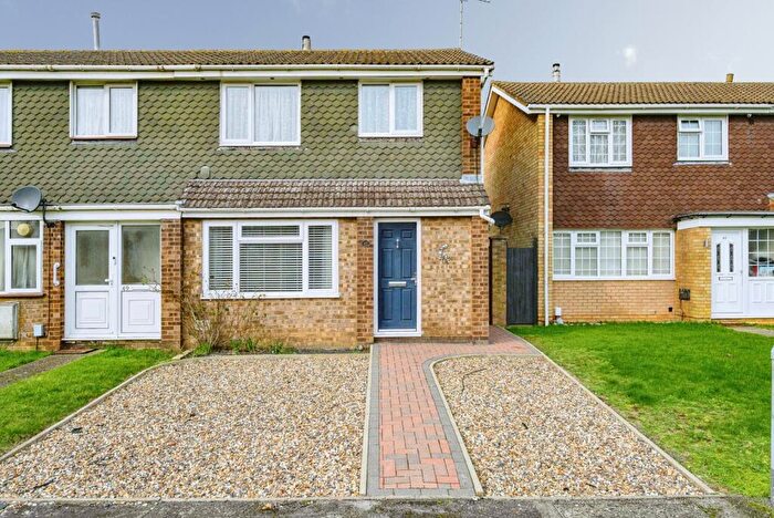 3 Bedroom End Of Terrace House For Sale In Alesia Road, Luton, Bedfordshire, LU3