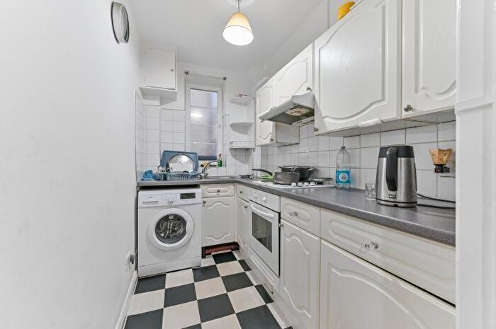 2 Bedroom Flat For Sale In Sherborne Court, Elmers End Road, London, SE20