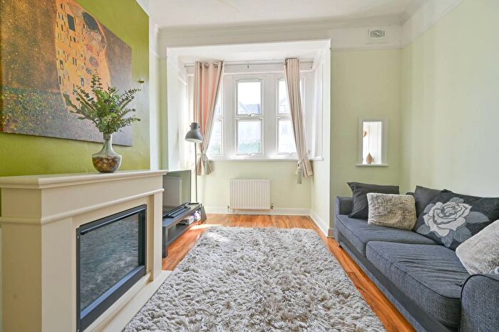2 Bedroom Maisonette To Rent In Doverfield Road, Brixton Hill, London, SW2