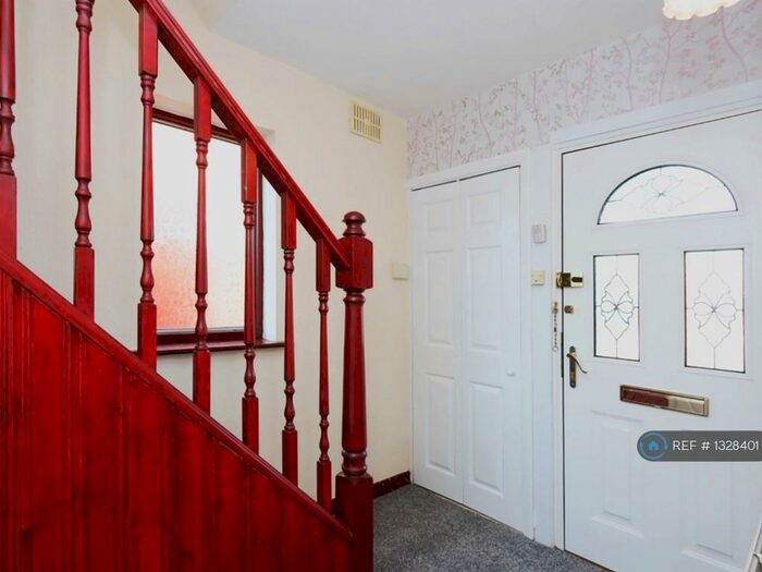3 Bedroom Semi-Detached House To Rent In Tinkers Farm Road, Birmingham, B31