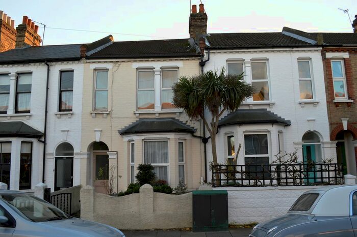 1 Bedroom Flat To Rent In Himley Road, Tooting Broadway, London, SW17