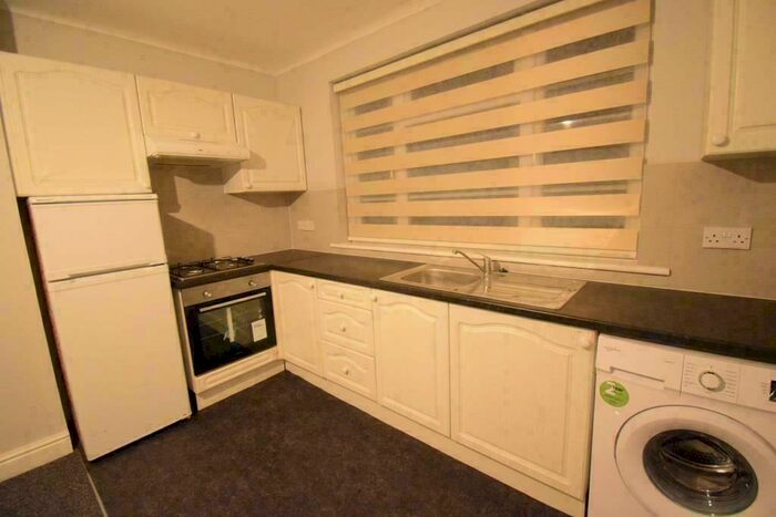 3 Bedroom Flat To Rent In Lemna Road, London, E11