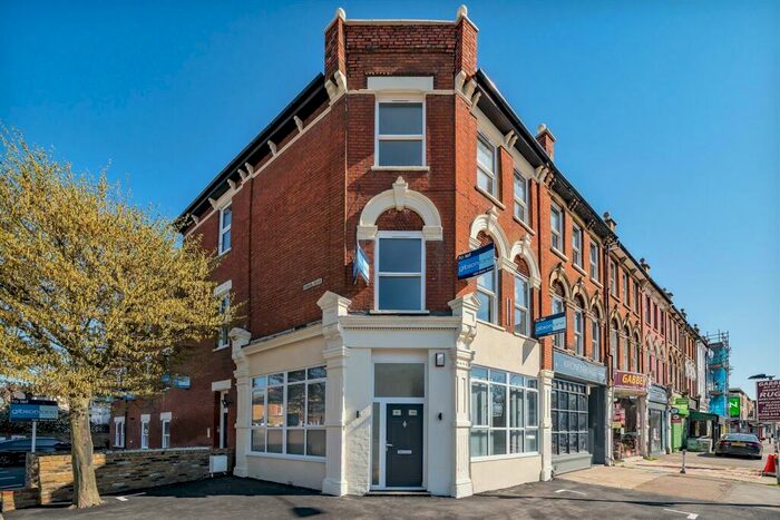 2 Bedroom Flat To Rent In Richmond Road, Kingston Upon Thames, KT2