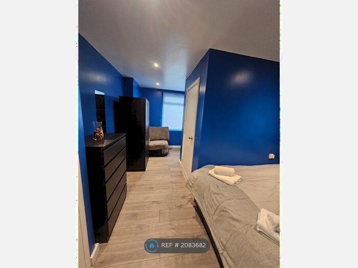 1 Bedroom Flat To Rent In Blackmoorfoot Road, Huddersfield, HD4