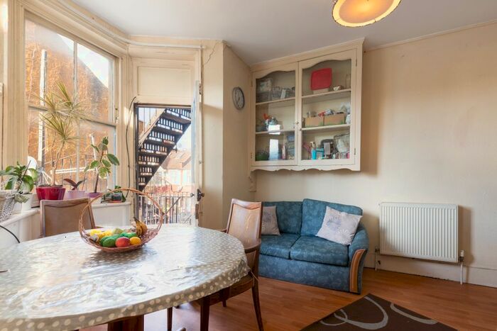 3 Bedroom Flat To Rent In Fulham Palace Road, London, W6
