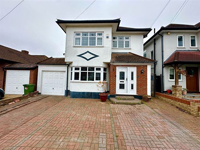 4 Bedroom Detached House For Sale In Raphael Avenue, Romford, RM1