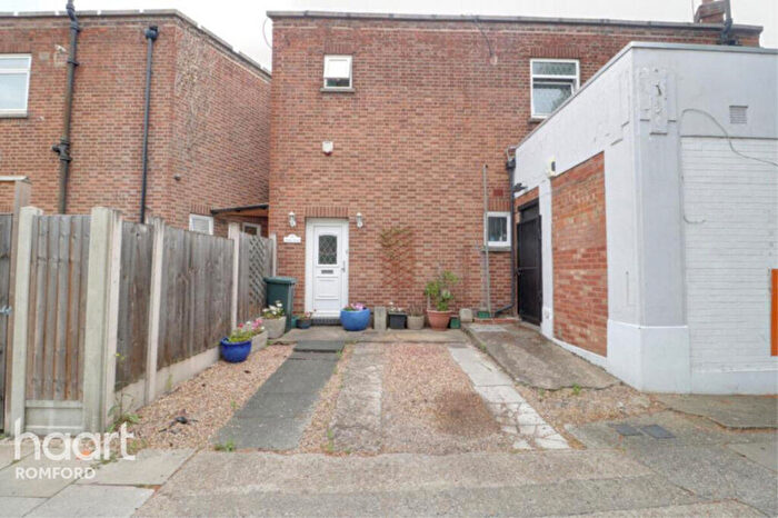 2 Bedroom Maisonette To Rent In Fairview Parade, Mawney Road, Romford, RM7