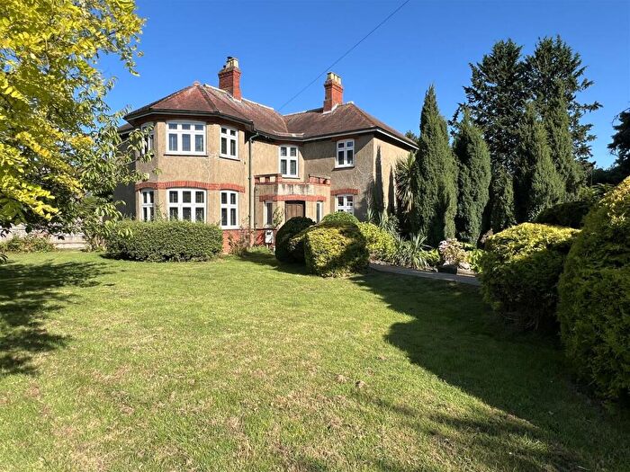 4 Bedroom Detached House For Sale In Station Road, Alford, LN13