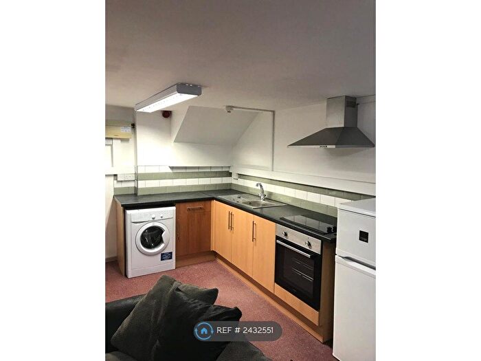 1 Bedroom Flat To Rent In King Street, Carmarthen, SA31