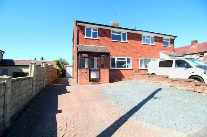 3 Bedroom Detached House To Rent In B Golden Cross Lane, Catshill, Bromsgrove, Worcestershire, B61